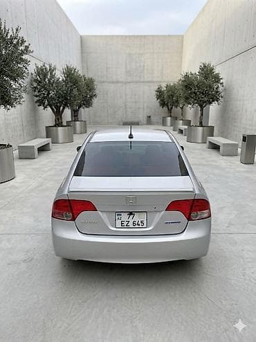 Honda Civic: 1.3 l | 2007 il Sedan — 2