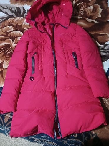 Qadın qırmızı qış gödəkçəsi - İsti və yüngül puff (şişmə) dizayn -