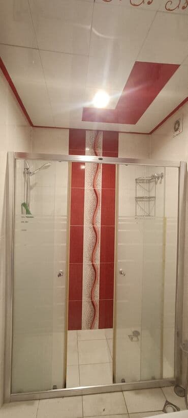 islenmis kafel: Şüşə duş kabinası - Ölçü: təxminən tam ölçülü divar arası quruluş — 1