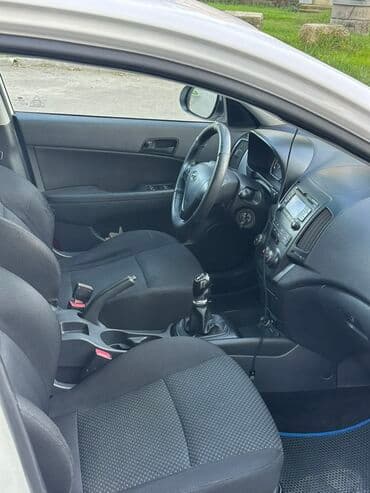 çaşqa feredo: Hyundai i30: 1.6 л | 2011 г. Хэтчбэк — 9