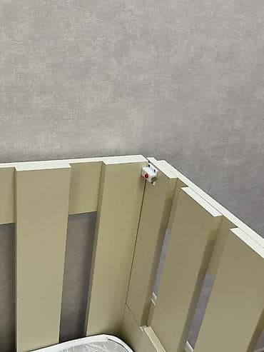 intex matras: Uşaq çarpayısı (beşik) – taxta konstruksiya, açıq bej rəng. - Yanları — 2
