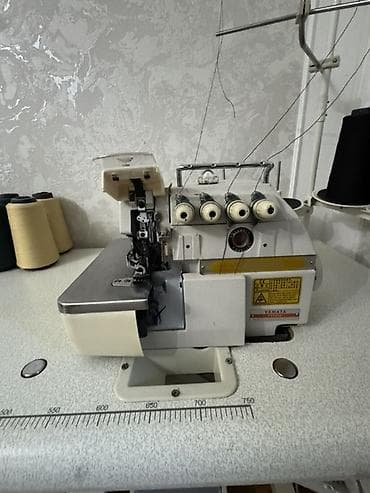 3 birinde printer: Sənaye overlok tikiş maşını – Yamata (4 iplik) Təsvir: - Yamata — 3