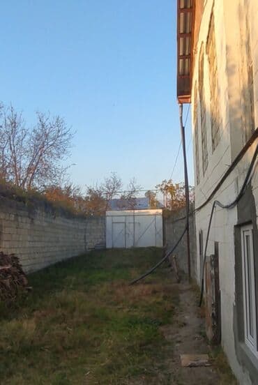 bakı ucuz kiraye evler: Kirayə üçün ev - Plan: böyük zal, ayrıca yataq otaqları - Zal: taxta — 9