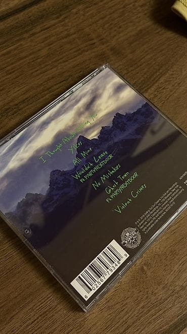 dvd rom: Məhsul: “Ye” – audio CD (2018) Format: Orijinal kompakt-disk, plastik — 2