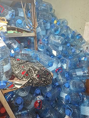 turşu: Toplu plastik bidonlar (5–10 litr həcmli) satılır. 5 litrlik 20 qəpik — 7