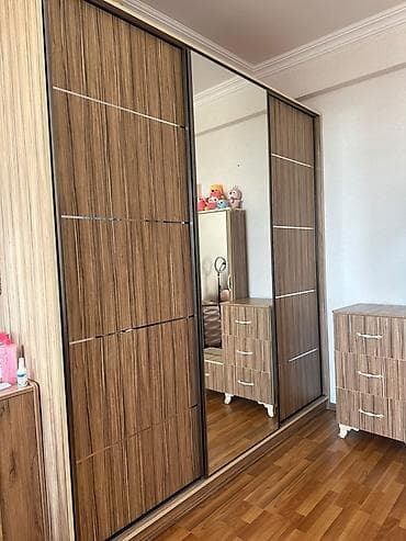 Yataq otağı dəsti + iş masası - Kupe dolab: 3 qapılı sürgülü sistem