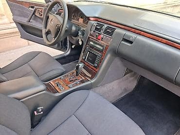 mercedes mavi: Avtomobil ideal vəziyyətdədir. Orijinal yürüşü 200 873 km-dir — 10