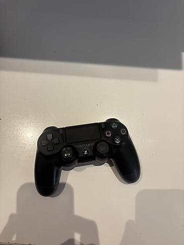 logitech g pro: PlayStation 4 Pro konsol dəsti Ideal veziyetde,ustada olmayib,az — 2