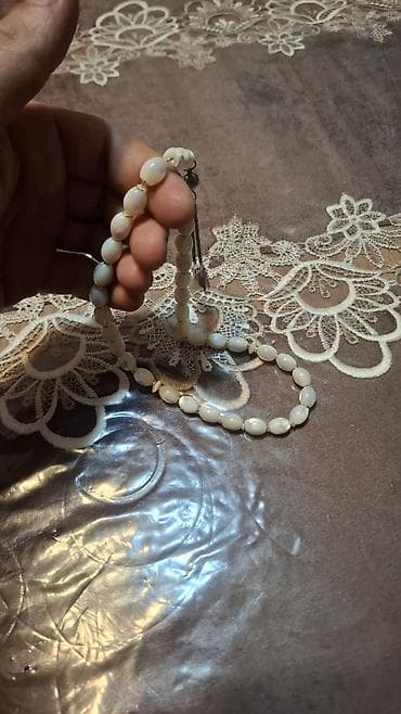 Qadın ayaqqabıları: Ağ sedef muncuqlu təsbeh - Material: oval formalı ağ muncuqlar — 2