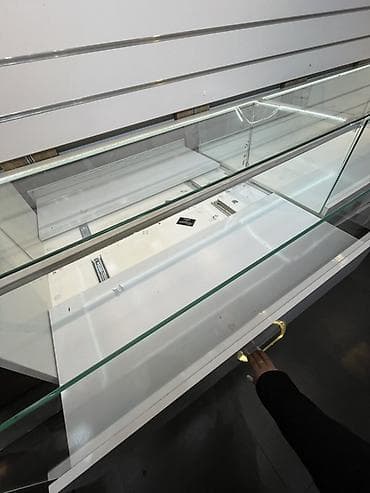 Rəf vitrinləri: Şüşəli dolab vitrini, İşlənmiş — 1