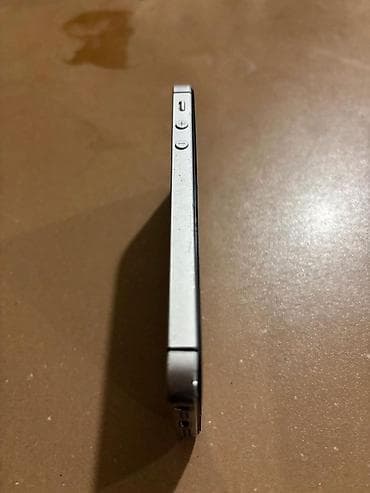 iphone 5s telefon: IPhone SE, 32 GB, Gümüşü — 8