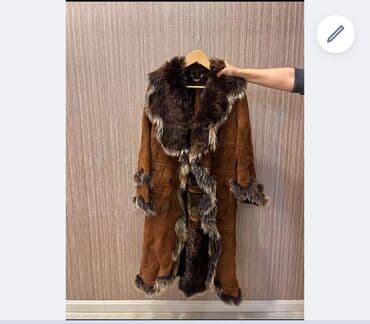 klassik kişi cemperləri: Təbii dəridən hazırlanmış, uzun boğazlı xəz detallı palto. - Rəng — 1