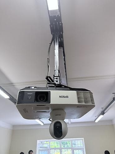 canon eos 5d mark 4: Proyektor Epson — 4