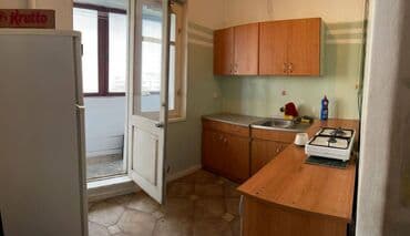 əmircanda evler: Ev şeherin prestij rayonu olan 8mkr da Corc Enesko parkının yanında — 5