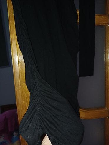 Qadınlar üçün qara rəngli uzun paltar - Model: qısa bədənə oturan