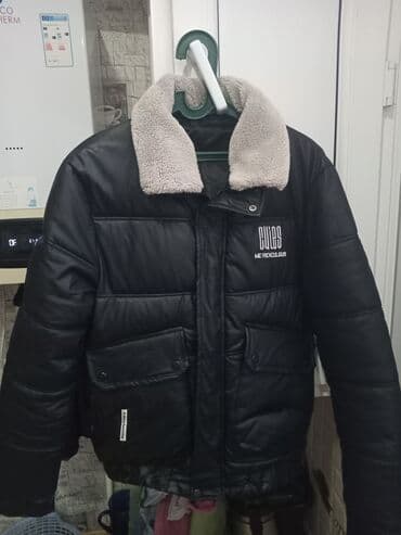 xadimə geyimləri: Qara rəngli qış gödəkçəsi - Material: parıltılı, suya davamlı — 1