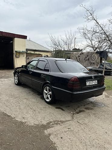 vaz 2107 panel: Mercedes-Benz C 180: 1.8 l | 1997 il Sedan — 4