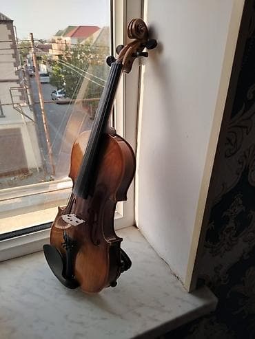 Yaylı alətlər: Məhsul: Klassik skripka (4/4 tam ölçü) Xüsusiyyətlər: - Korpus — 2