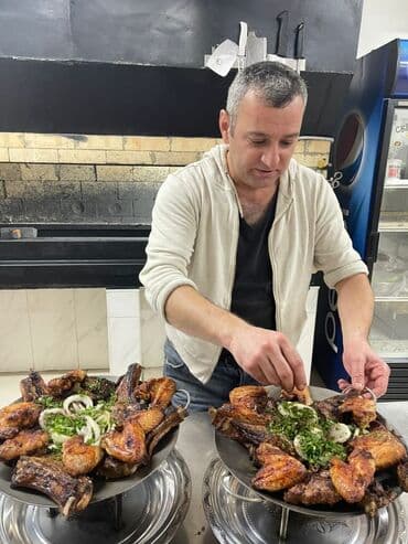 Xadimələr: Salam, mən aşpaz Yunus, 46 yaşım var, 22 ildir aşpaz — 6