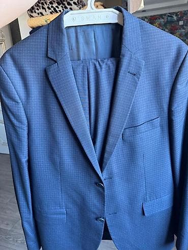 Kişi kostyumu – iki hissədən ibarət (jilet yoxdur): pencək və şalvar