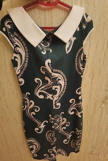 Qadın geyimi – naxışlı qısa don - Rəng: tünd yaşıl fon üzərində açıq