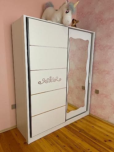 Ağ rəngli sürgülü qapılı şkaf - Material: laminat/MDF, hamar parlaq