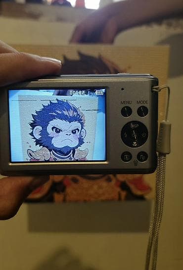 Elektronika: Samsung kompakt rəqəmsal fotoaparat - Gümüşü korpus, əl qayışı ilə - — 6