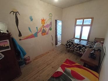 2 otaqli evler satilir: Satılır – həyət evi Xüsusiyyətlər: - İşıqlı, uzun dəhlizli mətbəx — 2