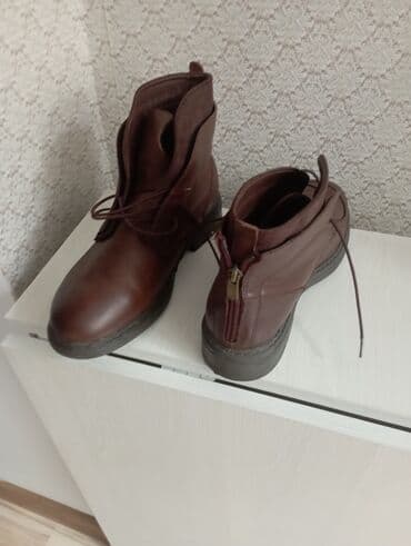 Qəhvəyi rəngdə uniseks dəri botlar - Material: yumşaq dəri üst hissə