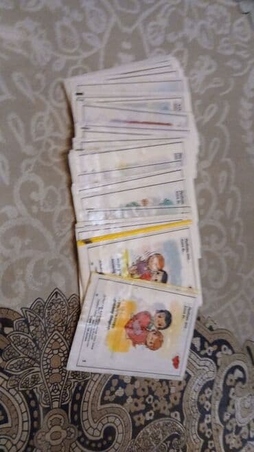 qaşıq desti: Turbo saqqız kartları – kolleksiya satılır.25 manat. Digər saqqız — 10