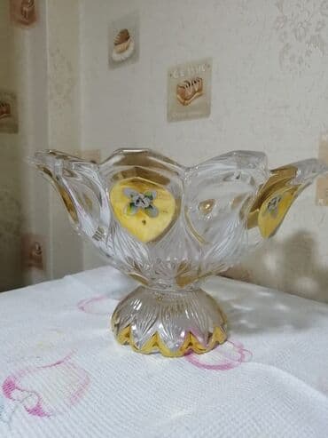 Meyve qabi. Boyuk olchudedi. Az istifade olunub. 2ededi 40 azn