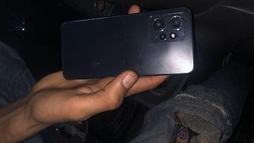 Üzdüyü de çat ekranında heçnə yoxdu. Smartfon – qara rəng, zərif
