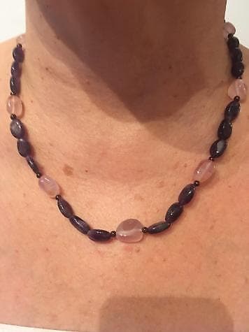 Təbii daşdan kolyelər. Şəkillərə daxil olub hamısına baxa bilərsiniz