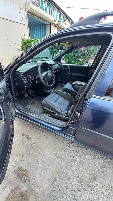 opel astra 1998: Opel Vectra: 2 l | 1998 il 145000 km Universal — 9