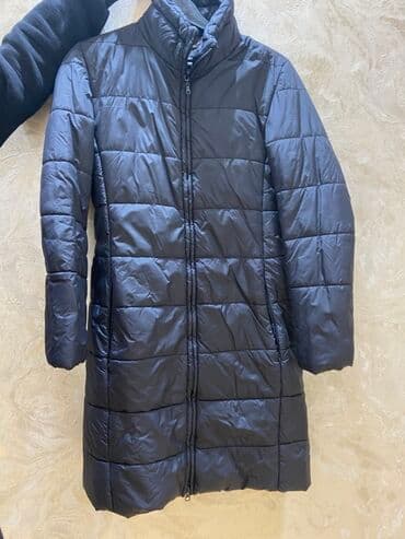 uzun kurtqa: Qadınlar üçün uzun şişmə qış plaşı/kurtka - Rəng: tünd qara - Model — 1