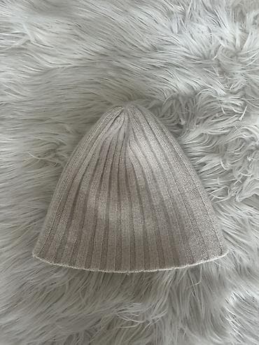 vasminka papaq: Rib toxumalı, bej rəngli trikotaj papaq. - Model: klassik beanie - — 1