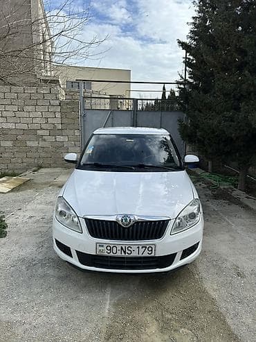 teker 19: Skoda Fabia: 1.6 l | 2012 il 264931 km Hetçbek — 2