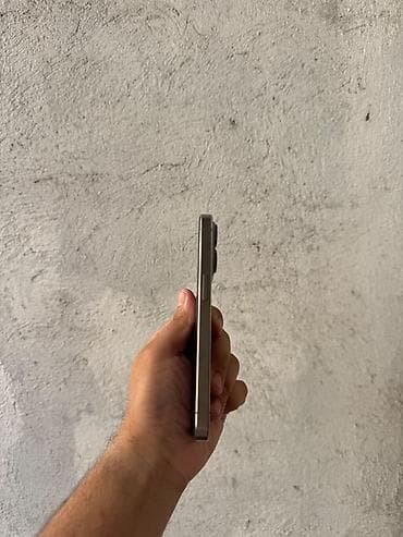 IPhone 15 Pro, Natural Titanium, Face ID — 3