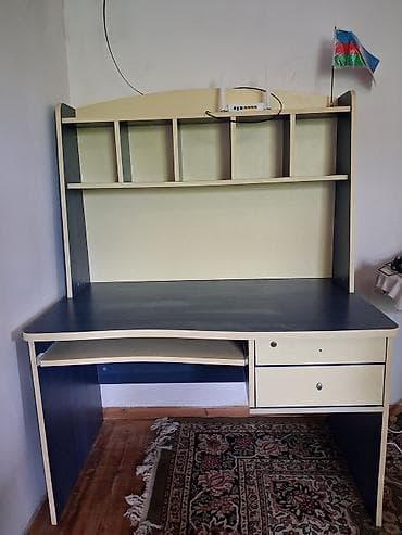 Düz masa, Polkalı, Siyirməli, Sadə laminat