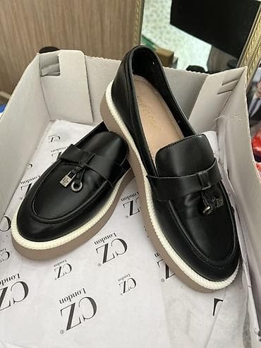 uzun corablar: 50 azn alinib xaricden,kicik oldugu ucun yari qiymete satilir.Qadin — 4