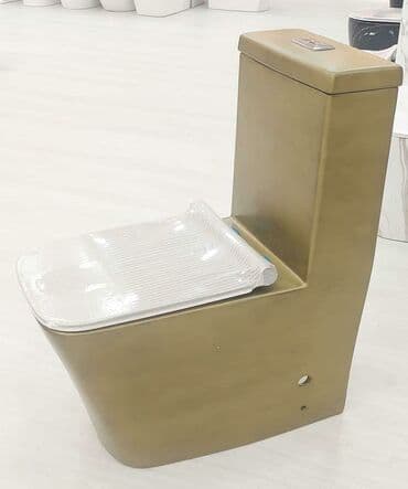 baconka: Qızılı rəngdə, müasir dizaynlı unitaz. Kompakt forması sayəsində hər — 2