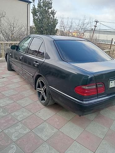 mersedes c 230: Mercedes-Benz E‑Class W210 sedan, Elegance paketi - Kuzov: tünd — 1