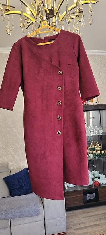 Qadın geyimləri – 2 ədəd paltar
80 manat. Ölçü 46-48 razmer