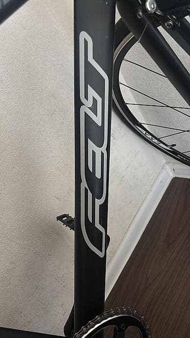 teze velosipedler: Felt TK3 trek/velodrom velosipedi - Marka/model: Felt TK3 (şossə/trek — 4