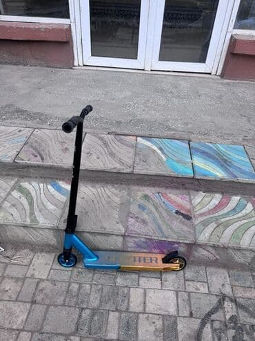 купить трюковой самокат в бишкеке: Freestyle skuter - Rəng və dizayn: Mavi-alüminium gövdə, göy qurşağı — 2