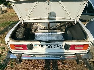 arxa panel: VAZ 2106, ağ rəng, sedan kuzov. Klassik xarici dizayn, xrom bamperlər — 6