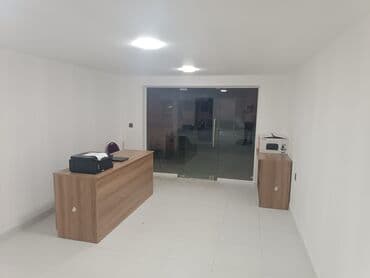 Ofis mebeli dəsti – minimal və funksional Tərkibi: - İş masası: taxta