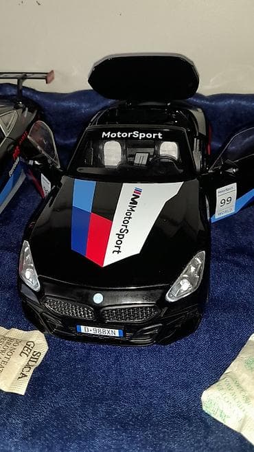 CD, DVD диски и кассеты: BMW Z4 m40i 1/24 Ölçü təzədi mağazadan gətirilib hər şeyi işləyir bir — 3