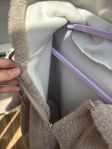 polo kurtka: Xəzli kapüşonlu jaket - Model: qısa ölçülü, ön hissəsi tam fermuarlı — 4