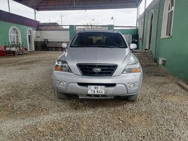 c class 240 mercedes: Kia Sorento, gümüşü rəng, 5 qapılı SUV. Əsas xüsusiyyətlər: - Güclü — 10